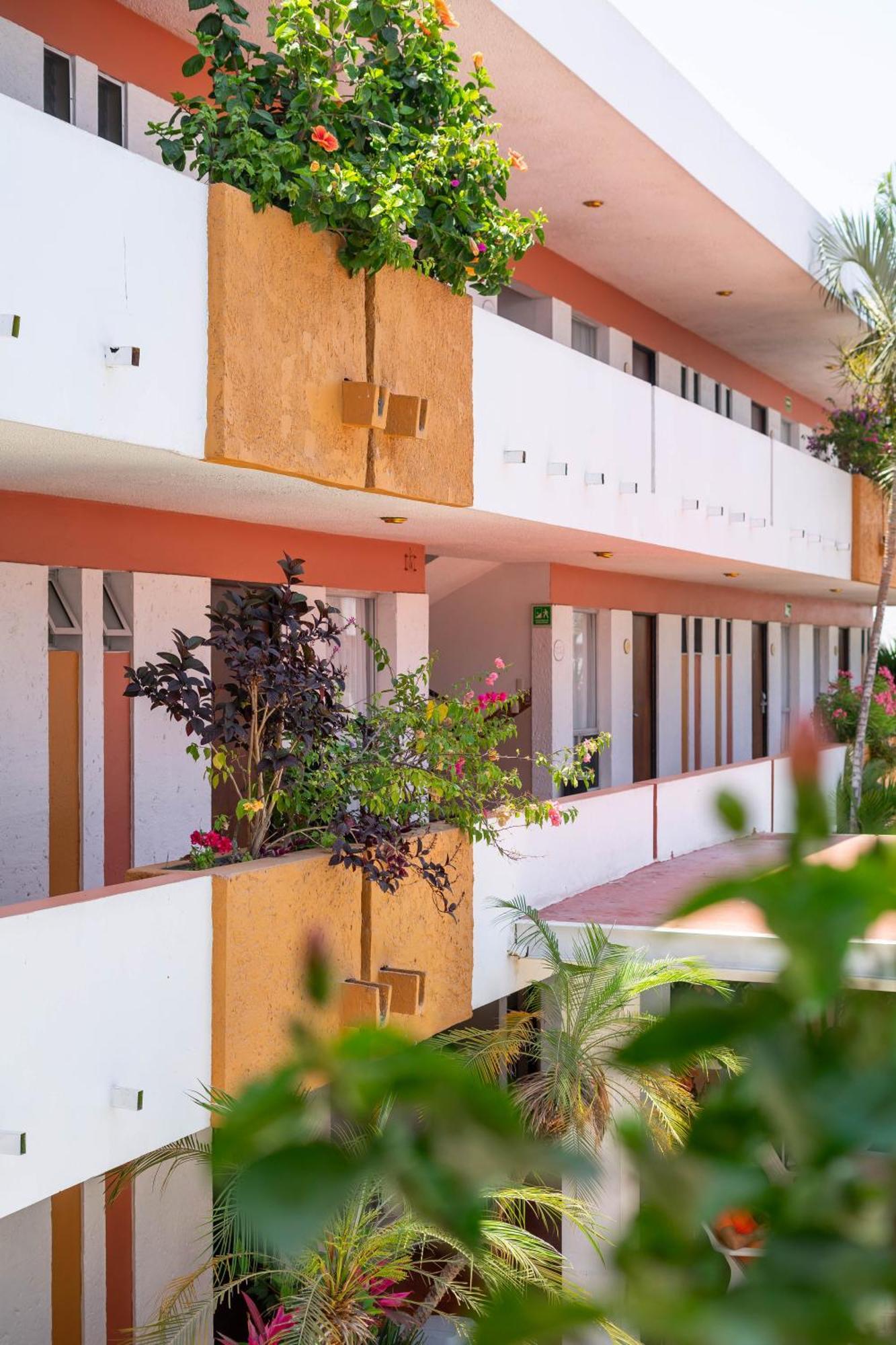 Hotel Azteca Inn Масатлан Экстерьер фото