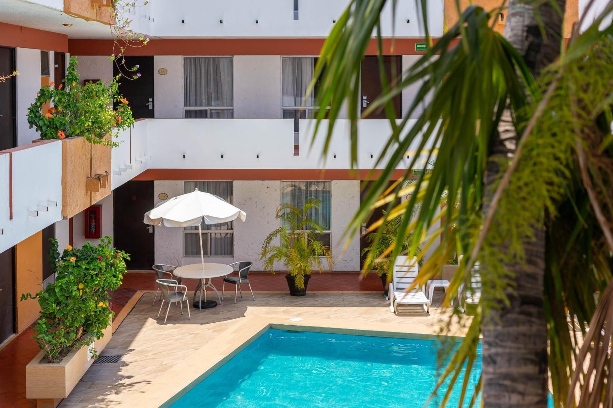 Hotel Azteca Inn Масатлан Экстерьер фото